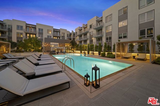 Sundeck & Poolside Terrace