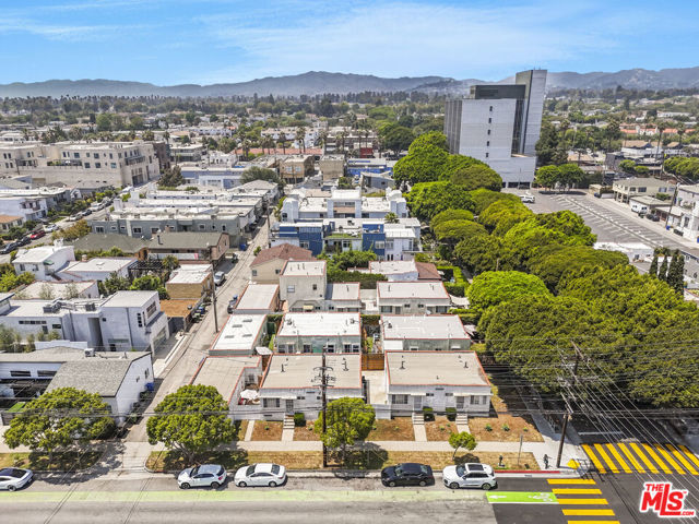 2415 Arizona Avenue, Santa Monica CA: https://media.crmls.org/mediaz/0b89cec9-c5fd-4481-8b24-06efcf348401.jpg