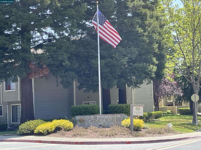 160 Eastridge Dr, San Ramon CA: https://media.crmls.org/mediaz/0b8a3022-635b-430e-8d8c-c3cd467fb0c3.jpg