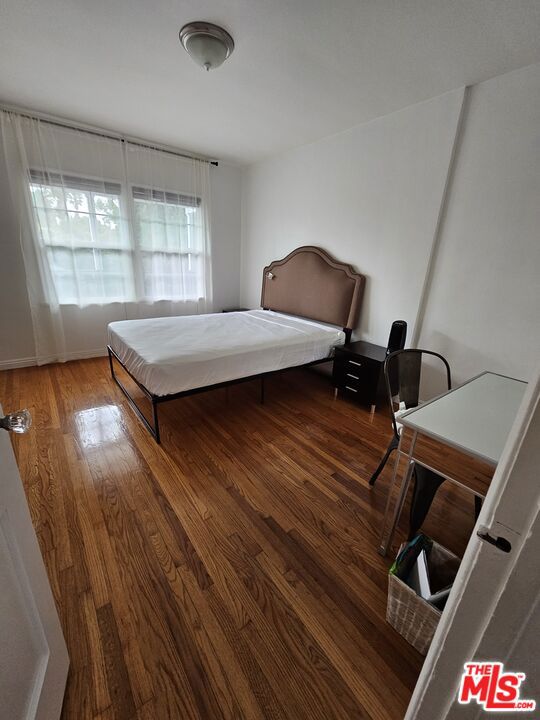 2333 S Garth Avenue, Los Angeles CA: https://media.crmls.org/mediaz/0b8aaf59-5349-48be-a985-4b39d9f28fb9.jpg