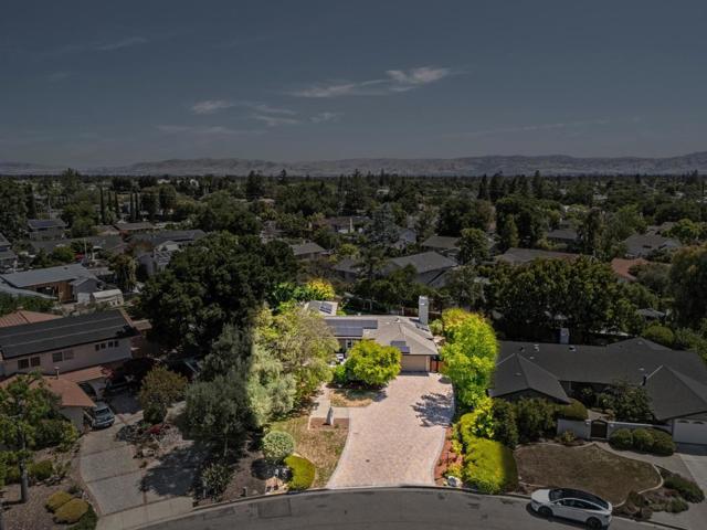 20717 Meadow Oak Road, Saratoga CA: https://media.crmls.org/mediaz/0b8af49e-b230-431d-9691-c3bc5ec22154.jpg