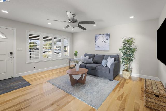 5706 Willkie Pl, Fremont CA: https://media.crmls.org/mediaz/0b8b071e-eafd-4051-84a5-849e911902da.jpg