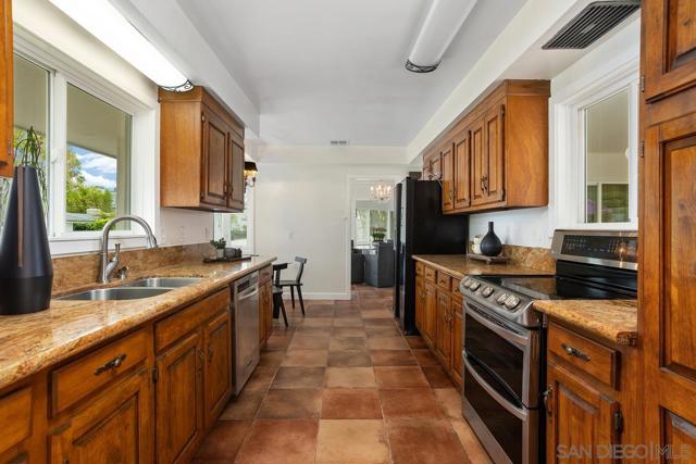 6307 Via Maria, La Jolla CA: https://media.crmls.org/mediaz/0b8b345e-c93a-4ce3-81be-8ec3834c8433.jpg