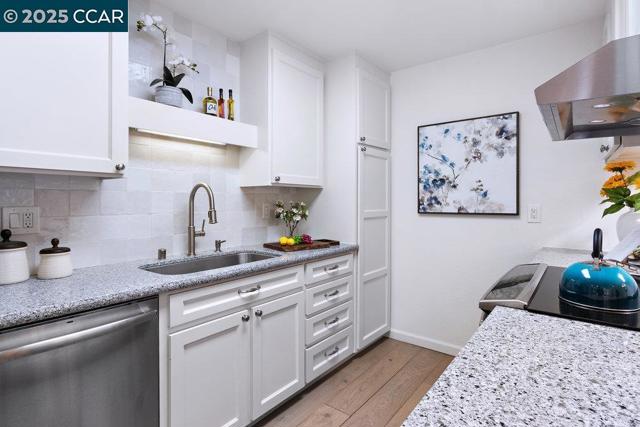 1932 Ptarmigan Dr, Walnut Creek CA: https://media.crmls.org/mediaz/0b8bb1d0-f0f8-47e4-b08c-b99307e9f345.jpg