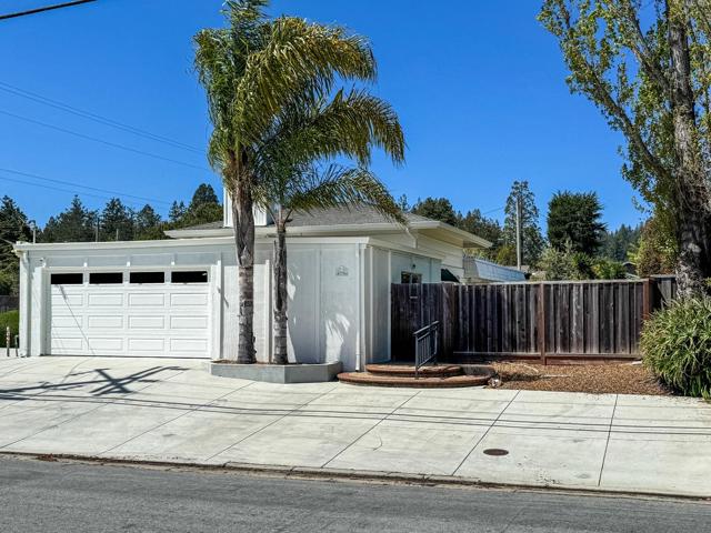 576 Sims Road, Santa Cruz CA: https://media.crmls.org/mediaz/0b8c6460-b693-4fdd-929f-950189fad16c.jpg