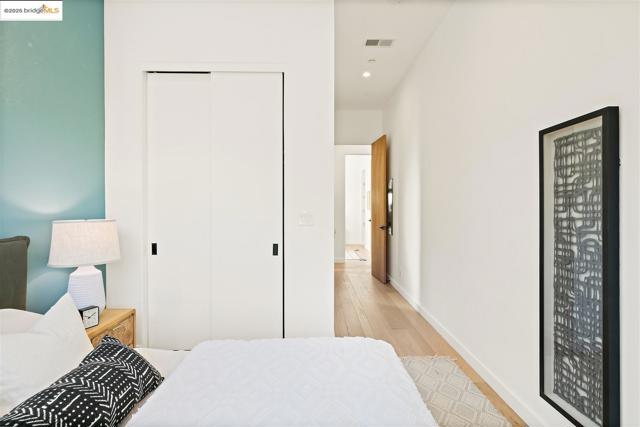 3317 Harrison St, Oakland CA: https://media.crmls.org/mediaz/0b8d0c1c-4efa-4993-9466-e45758e33e51.jpg