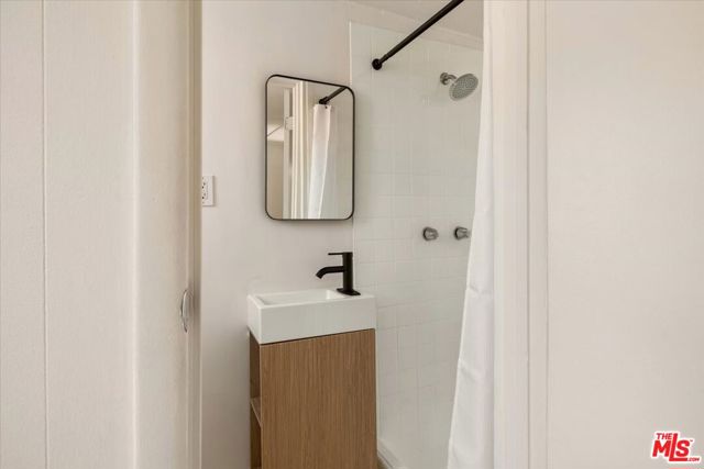 621 Isabel Street, Los Angeles CA: https://media.crmls.org/mediaz/0b8d6d33-f036-4b9a-b7aa-dcdebafaac62.jpg