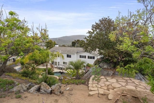 11984 Paseo Fuerte, El Cajon CA: https://media.crmls.org/mediaz/0b8dfec6-292c-4eab-a4aa-1e1e64f7271c.jpg