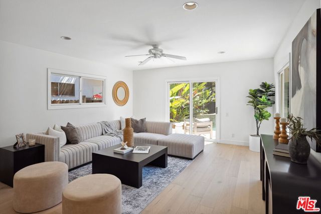 314 22nd Street, Santa Monica CA: https://media.crmls.org/mediaz/0b8e3cfb-b41d-473a-b881-01276cbf0b54.jpg