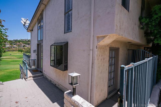 2544 Navarra Rd, Carlsbad CA: https://media.crmls.org/mediaz/0b8edb48-3687-439d-84ce-9b060ecb86be.jpg