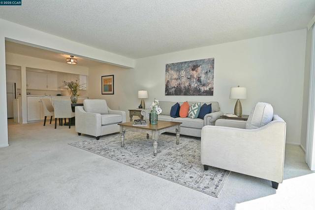 1316 Rockledge Ln, Walnut Creek CA: https://media.crmls.org/mediaz/0b8f3af9-229b-48ed-92f4-220ed31c8ead.jpg