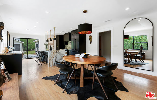 5319 West Boulevard, Los Angeles CA: https://media.crmls.org/mediaz/0b8f76e1-8122-42f9-aedc-c68846538da9.jpg