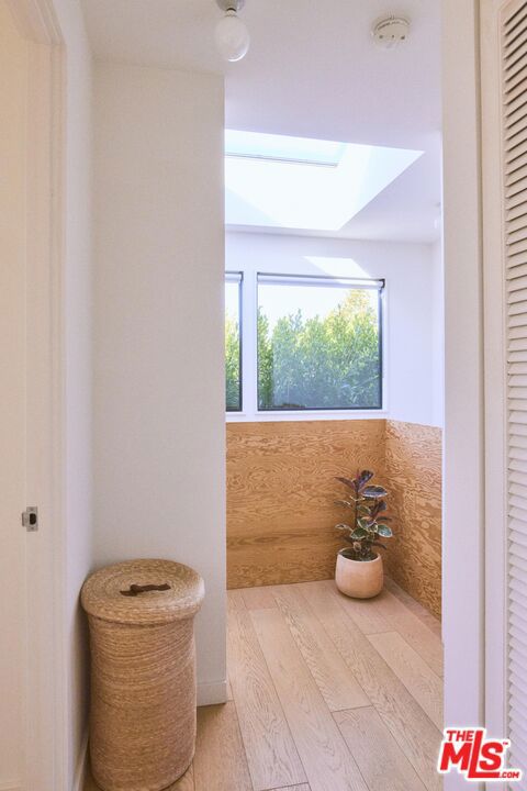 906 Superba Avenue, Venice CA: https://media.crmls.org/mediaz/0b9012fa-cd1c-4eaf-b2dc-988451ad05bc.jpg