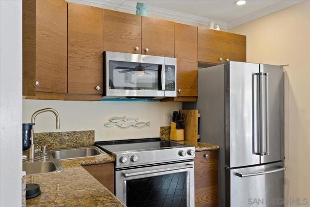 8040 Girard Ave, La Jolla CA: https://media.crmls.org/mediaz/0b907659-7c7d-4fd7-9980-76613fd55071.jpg