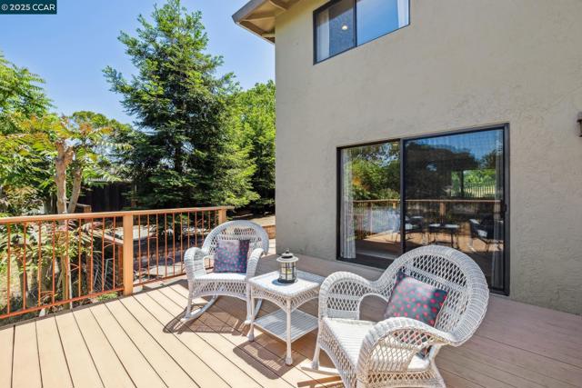 700 Golf Club Way, Pleasant Hill CA: https://media.crmls.org/mediaz/0b9199b3-881d-48a9-9f64-4591ae53c901.jpg