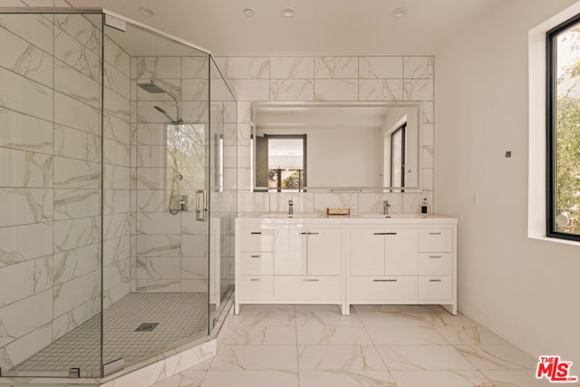 3820 Knobhill Drive, Sherman Oaks CA: https://media.crmls.org/mediaz/0b920d69-99e9-4470-be0a-05dea1c23bd1.jpg