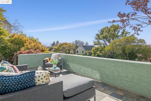 981 Indian Rock Ave, Berkeley CA: https://media.crmls.org/mediaz/0b92e468-c3f9-4333-b966-3157622dcac0.jpg
