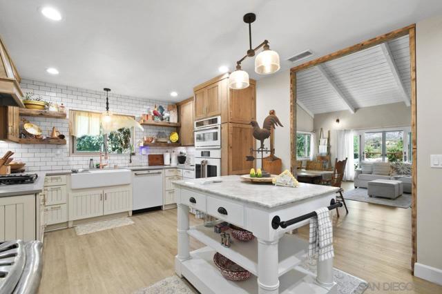 17915 Mark Lee Dr, Jamul CA: https://media.crmls.org/mediaz/0b93617a-3d54-4c06-8058-1331c89834d9.jpg