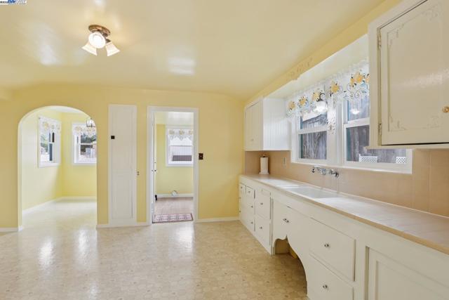 11768 Main St, Sunol CA: https://media.crmls.org/mediaz/0b93a56b-422c-4d77-bb65-6ed9377d2376.jpg