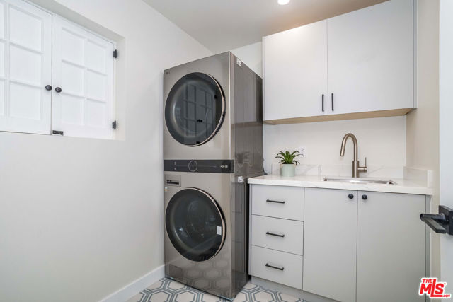 2336 Loma Vista Place, Los Angeles CA: https://media.crmls.org/mediaz/0b93c9a1-6904-4998-b3f6-9021554ea8f3.jpg