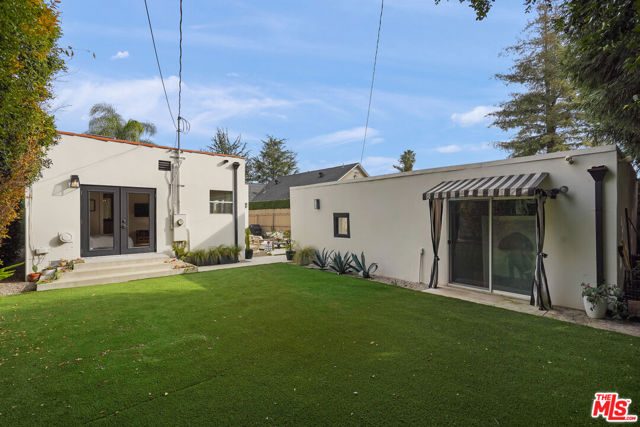 927 N Vista Street, Los Angeles CA: https://media.crmls.org/mediaz/0b942e5e-45e6-4f20-8034-43951116e6c2.jpg