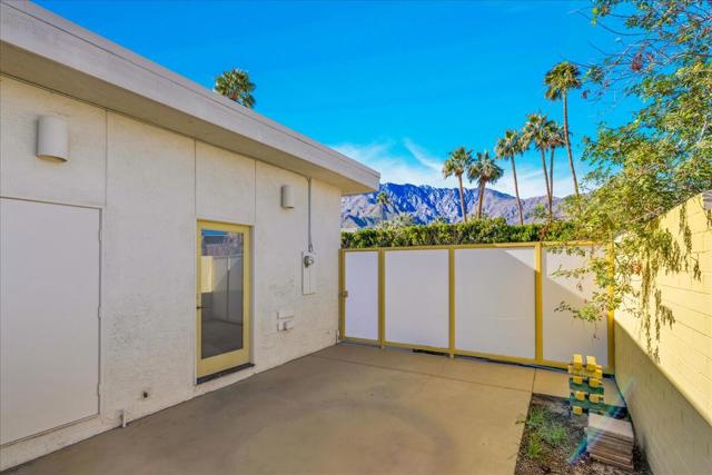 130 W Racquet Club Road #511, Palm Springs, CA 92262