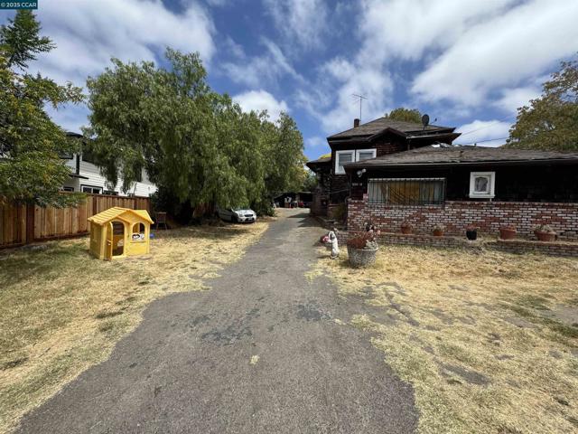 22490 Bayview Ave, Hayward CA: https://media.crmls.org/mediaz/0b94af40-6c48-4fb5-a6e3-a3649eb1cedc.jpg