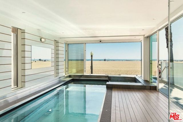 1267 Palisades Beach Road, Santa Monica CA: https://media.crmls.org/mediaz/0b94ff97-2c9c-42d5-8cc4-19611aebc009.jpg