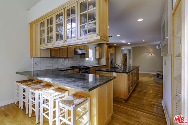 2250 Betty Lane, Beverly Hills CA: https://media.crmls.org/mediaz/0b9539f6-2275-4865-a59d-6ce88ba227fe.jpg