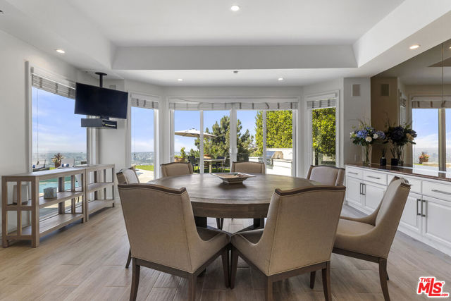 7834 Electra Drive, Los Angeles CA: https://media.crmls.org/mediaz/0b955570-2a22-4e00-882e-ff53e414697b.jpg