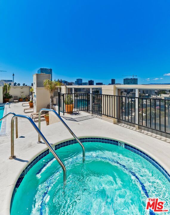 421 S La Fayette Park Place, Los Angeles CA: https://media.crmls.org/mediaz/0b955688-6880-43d4-88ab-514463363221.jpg