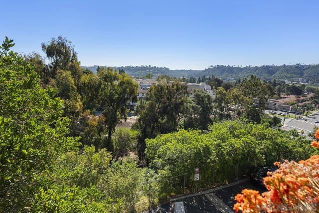 10400 caminito Cuervo, San Diego CA: https://media.crmls.org/mediaz/0b959061-fac0-4442-9692-950f581068be.jpg