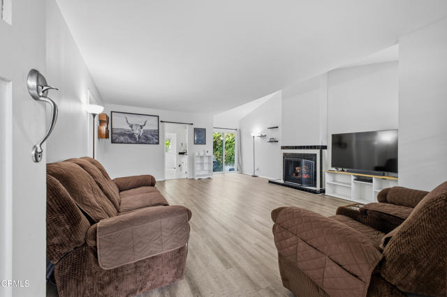 Detail Gallery Image 2 of 12 For 536 E Elk Ave, Glendale,  CA 91205 - 2 Beds | 1 Baths