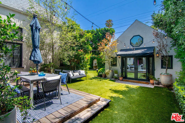 342 N Citrus Avenue, Los Angeles CA: https://media.crmls.org/mediaz/0b963912-7ada-453f-88de-5b169b8b4ea8.jpg