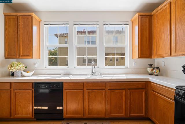 46 Matisse Ct, Pleasant Hill CA: https://media.crmls.org/mediaz/0b977f79-0543-44bc-98f0-046019a83772.jpg