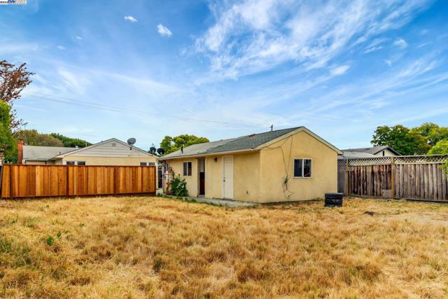6547 Dairy Ave, Newark CA: https://media.crmls.org/mediaz/0b97d76d-b835-490e-9038-24aaa4479db1.jpg