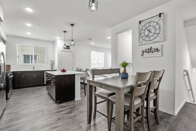 5402 Sand Arch Ln 199, San Diego CA: https://media.crmls.org/mediaz/0b981a61-24ac-4695-9def-34d744900066.jpg