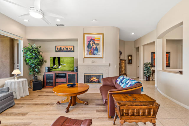 80610 Prestwick Place, Indio CA: https://media.crmls.org/mediaz/0b98a13d-3ed8-4a41-ba48-6932287aff15.jpg