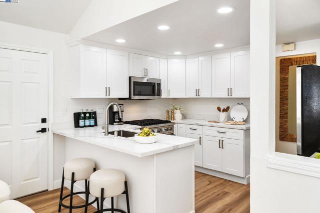 1001 Crellin Rd, Pleasanton CA: https://media.crmls.org/mediaz/0b995554-3569-42eb-853d-4394ae705a33.jpg