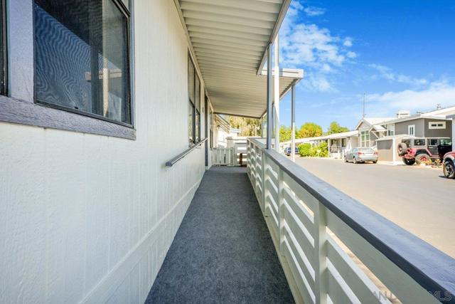 211 N Citrus Avenue, Escondido CA: https://media.crmls.org/mediaz/0b995c9e-bab4-4648-8184-873b0e9875d9.jpg