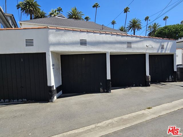 441 1/2 S Palm Drive, Beverly Hills CA: https://media.crmls.org/mediaz/0b996bf9-d164-47fb-aac0-767d920d5aa5.jpg