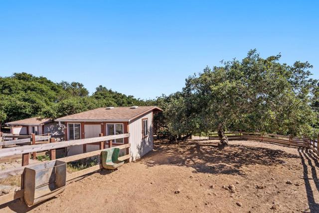 19250 Reavis Way, Salinas CA: https://media.crmls.org/mediaz/0b998da3-aa1b-46ff-af3a-378cc8344d80.jpg