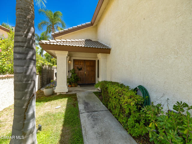 552 Fairfield Road, Simi Valley CA: https://media.crmls.org/mediaz/0b9a30ba-000c-432e-b9d7-18eba273910e.jpg