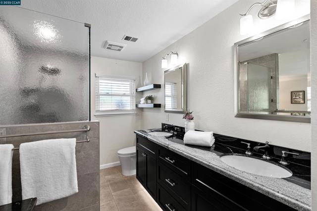 3628 Portsmouth Ct, Pleasanton CA: https://media.crmls.org/mediaz/0b9abe4a-5acf-4fcd-89c7-9c0a6ff6792a.jpg