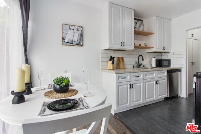 6915 Paseo Del Serra, Los Angeles CA: https://media.crmls.org/mediaz/0b9c06c0-db41-43a1-a698-80913f22b3f5.jpg
