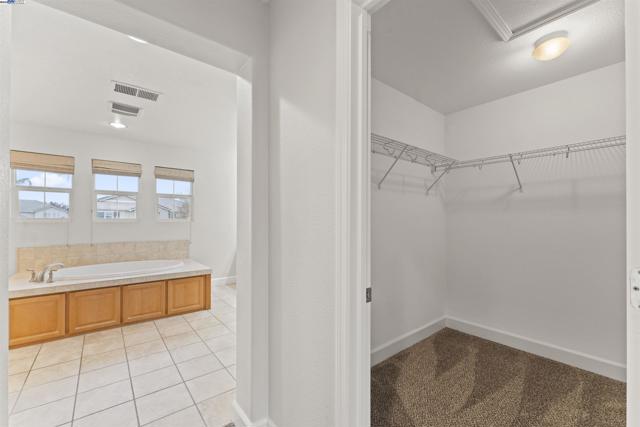 204 Daylily Ln, Patterson CA: https://media.crmls.org/mediaz/0b9c67ff-fd1d-4519-929a-e21cb1e5ba96.jpg