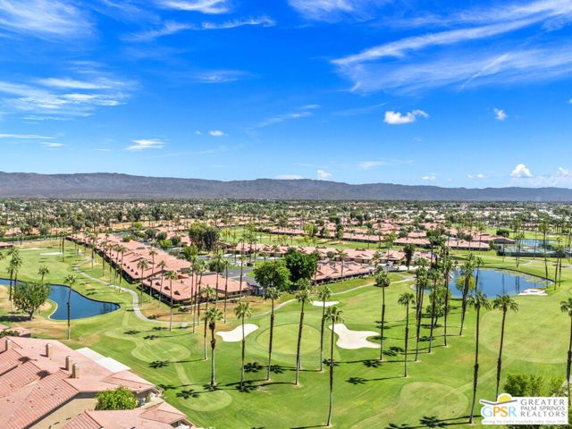 6 Joya Drive, Palm Desert CA: https://media.crmls.org/mediaz/0b9cf5be-75f5-4ea3-87af-0a81dcbf71b6.jpg