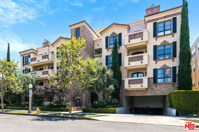 12026 Hoffman Street, Studio City CA: https://media.crmls.org/mediaz/0b9d3ce8-d1c7-49c9-af28-ac2c489e0946.jpg