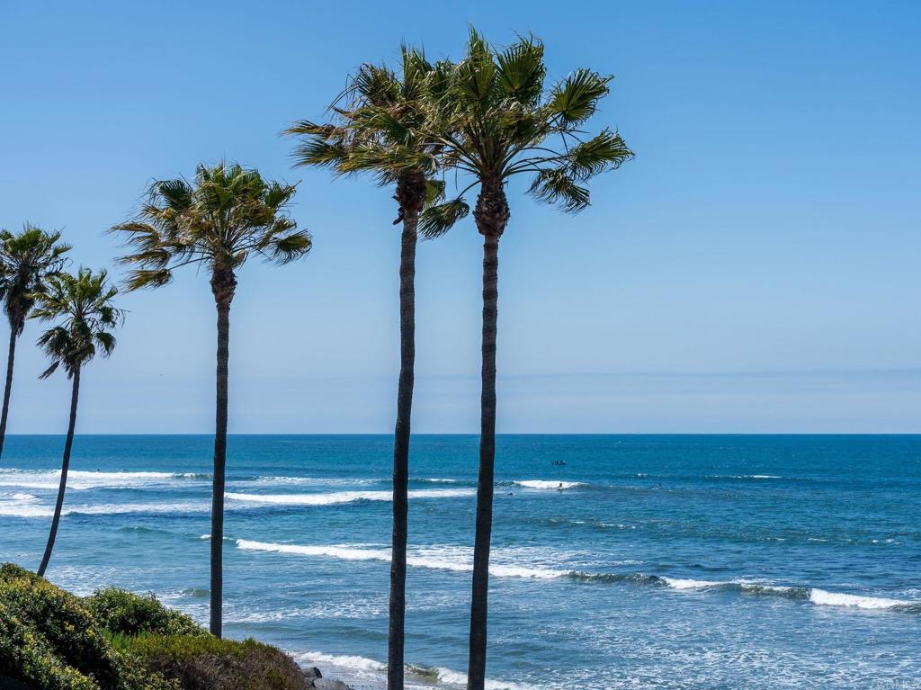 https://media.crmls.org/mediaz/0b9da8cf-1333-427d-99a4-db7dca3bc368.jpg?preset=X-Large