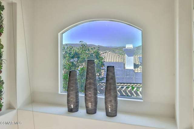 2589 Featherwood Street, Westlake Village CA: https://media.crmls.org/mediaz/0b9e222c-9342-4f9a-8496-3e4289639eab.jpg